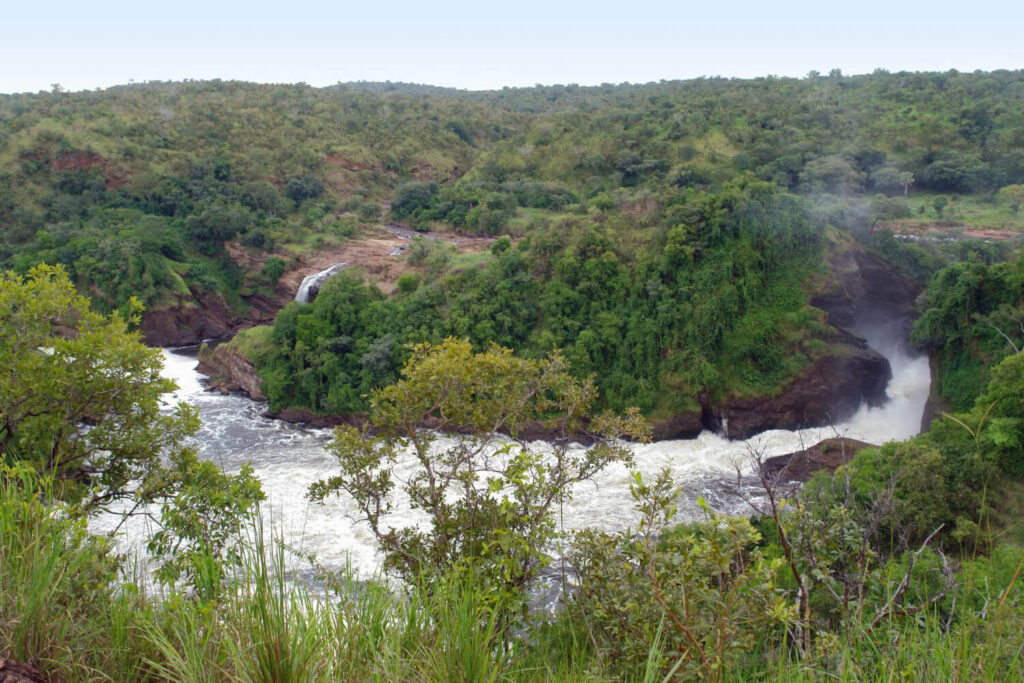 Fluss und Natur aus einem Uganda Reiseführer