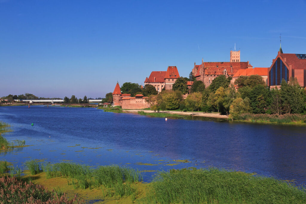 Stadt an großem Fluss - eine Reiseführer Empfehlung im Baltikum