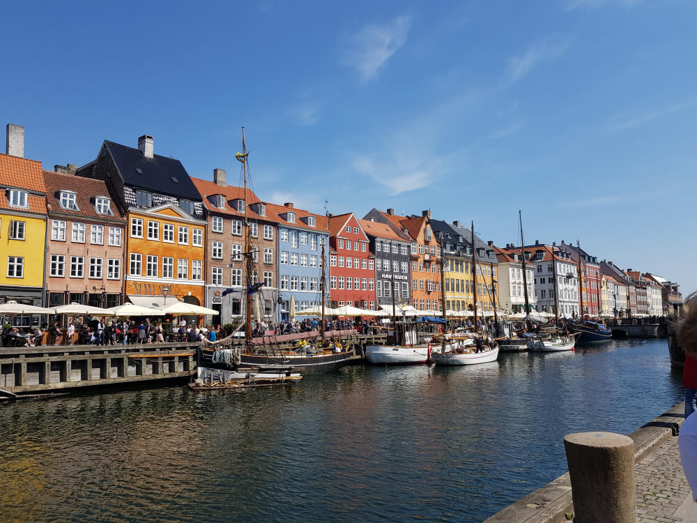 Hausfassaden am Kanal in Kopenhagen