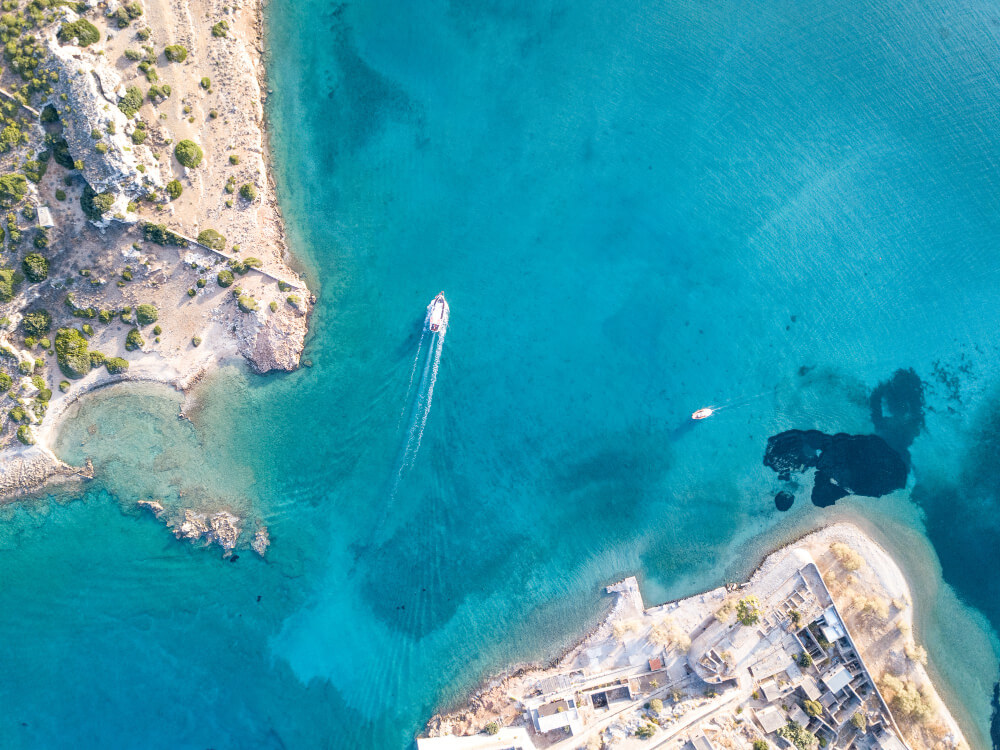 Glasklares Wasser und Strand von Rhodos Luftaufnahme