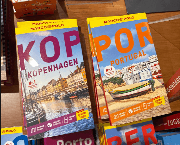 Zwei gute Reiseführer von Marco Polo liegen nebeneinander